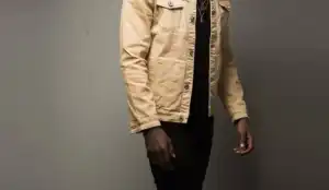 Teephlow - Outside Ft Worlasi